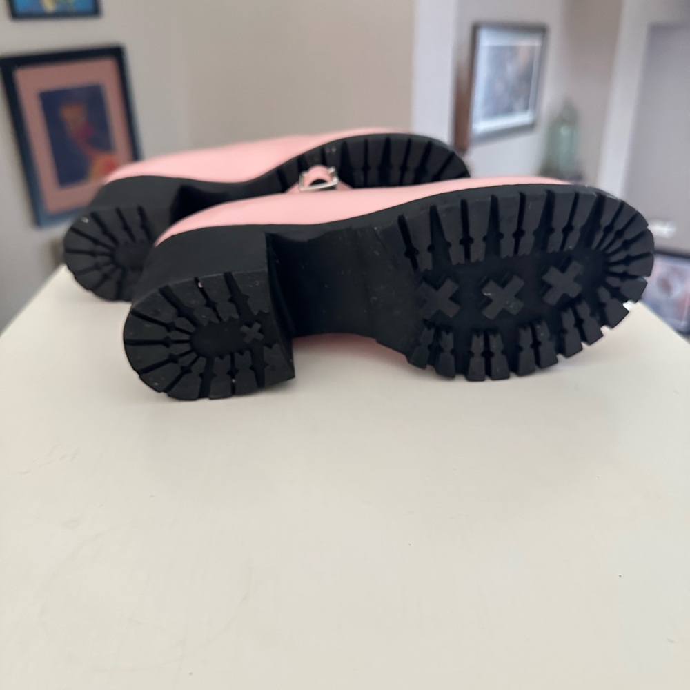 Soda Brand - Pink Mary Jane Shoes with Buckle - like new ! - Picture 2 of 4